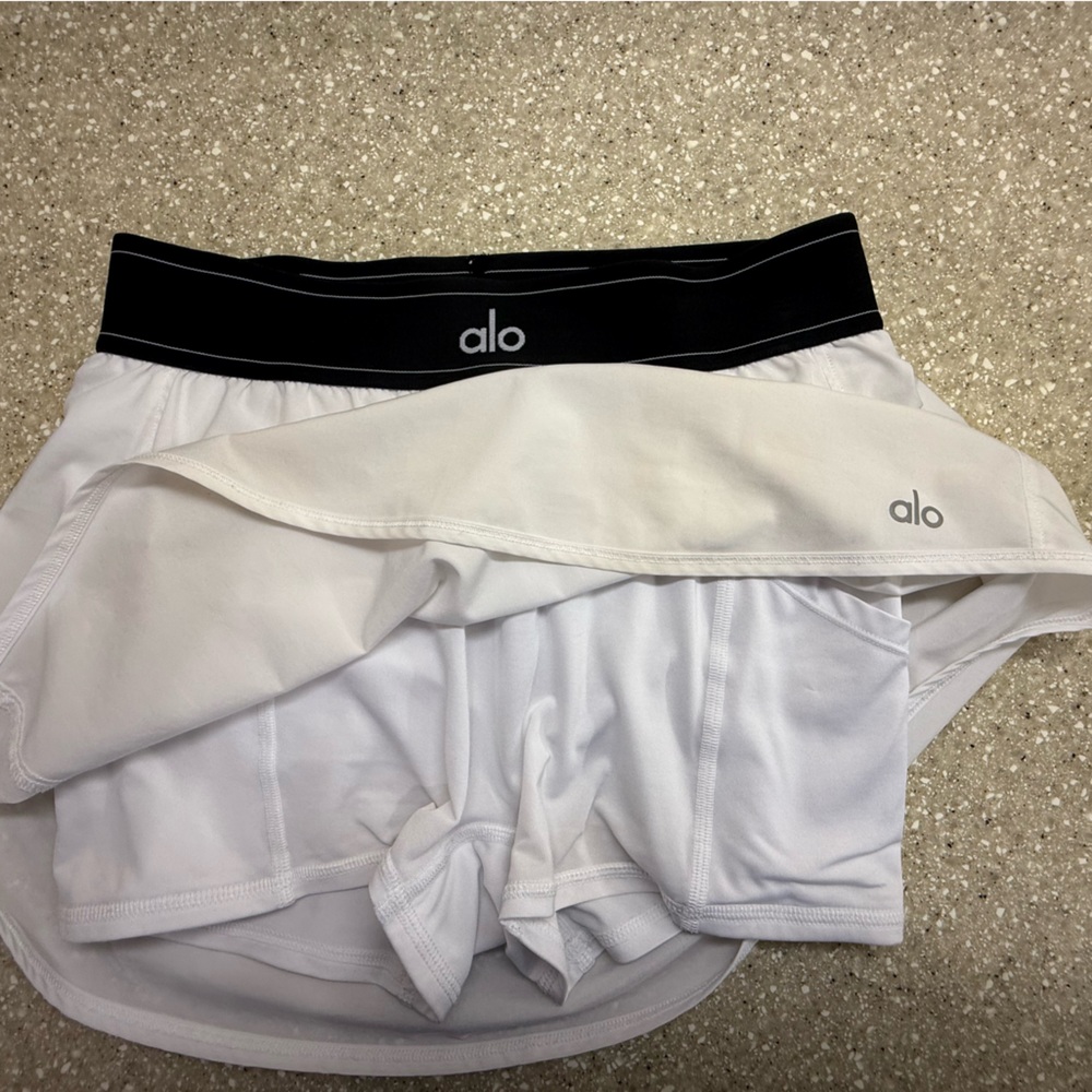 ALO Yoga Black and White Performance Waistband - Picture 3 of 6